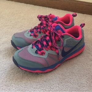 Nike Dual Fusion Lite Sneakers Size 6.5 Pink, Grey, and Blue